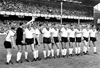 Selección de ALEMANIA FEDERAL - Temporada 1965-66 - ALEMANIA FEDERAL 2 (Haller y Beckenbauer), U. R. S. S. 1 (Porkujan) - 25/07/1966 - Campeonato del Mundo de Inglaterra 1966, semifinales - Liverpool, Inglaterra, Goodison Park - Alineación: Tilkowski; Schnellinger, Schulz, Weber, Lutz; Beckenbauer, Helmut Haller; Overath, Uwe Seeler, Sigi Held y Emmerich