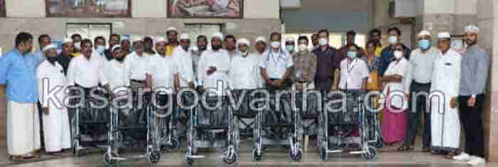 SYS Kannur District Committee handed over wheelchairs to Pariyaram Medical College, Kerala, Kasaragod, Pariyaram, Kannur,  Medical college, Secretary.