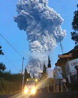 Foto Dan Video Erupsi Merapi Dengan Tinggi Kolom 6000 M Yang Menjadi Sorotan Media Luar Negeri