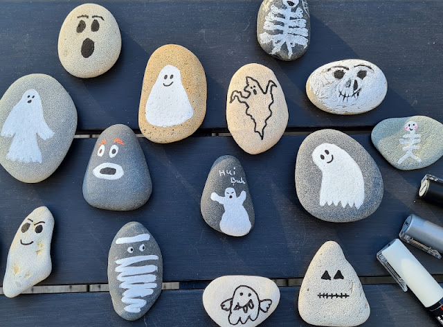 Steine bemalen: Geister und Gespenster für Halloween und die Motto-Party (einfache DIY-Anleitung). Schritt für Schritt zeige ich Euch, wie das Bemalen mit Stiften und gruseligen Motiven sowie Spukgestalten klappt, eine tolle Beschäftigung auch für den Kindergeburtstag und die Geister-Feier!