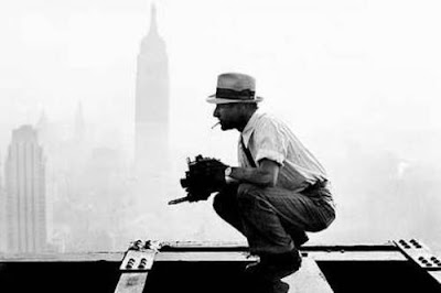 Charles Ebbets cámara de fotos en mano