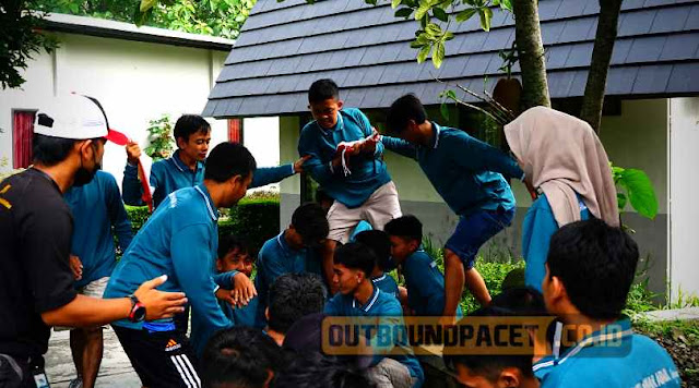 Membangun Keterampilan Kepemimpinan melalui Outbound dan Rafting di Pacet Trawas