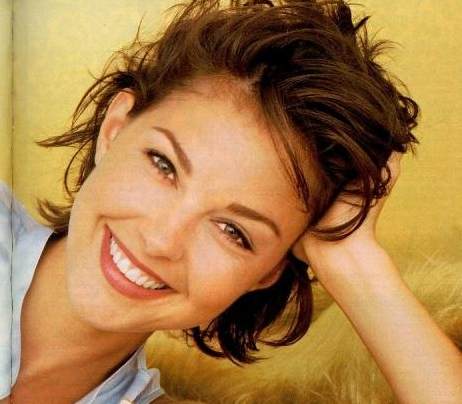 set of pearly white teeth and that is precisely what Ashley Judd has