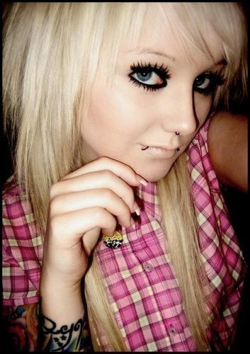 rockstar hairstyles for girls. Emo Haircuts For Girls With