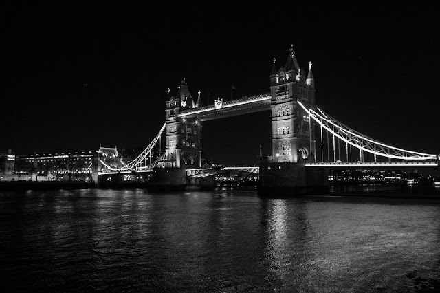 Tower bridge di notte-Londra