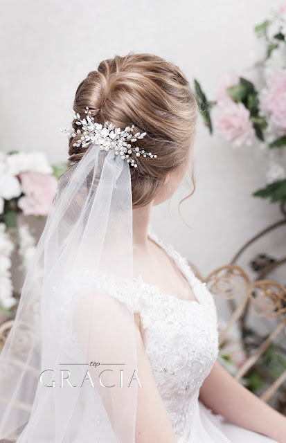 hair comb with wedding pearl accents for bridal hairdo