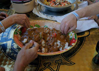 Ternyata Doa Sebelum Makan "Allahumma Baarik Lanaa..." Itu Dho'if