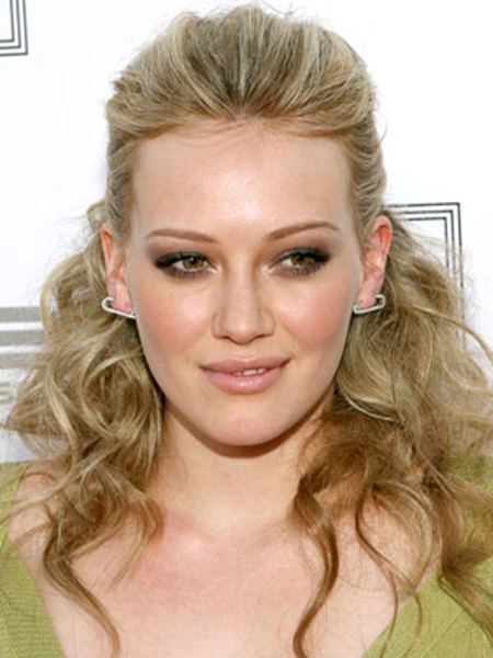 Hilary Duff's pinned-back strands start off smooth on top and then explode into full-bodied waves at the ends