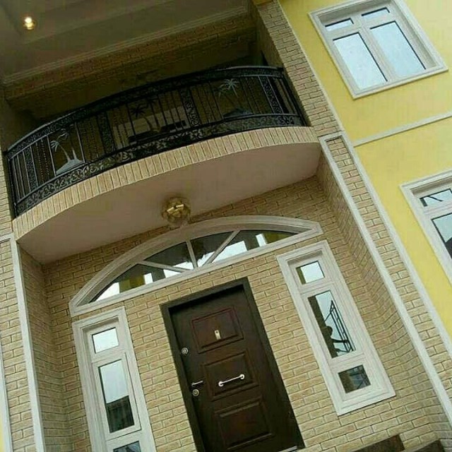 Gospel musician, Tope Alabi moves into newly built multi-million naira mansiom in Lagos