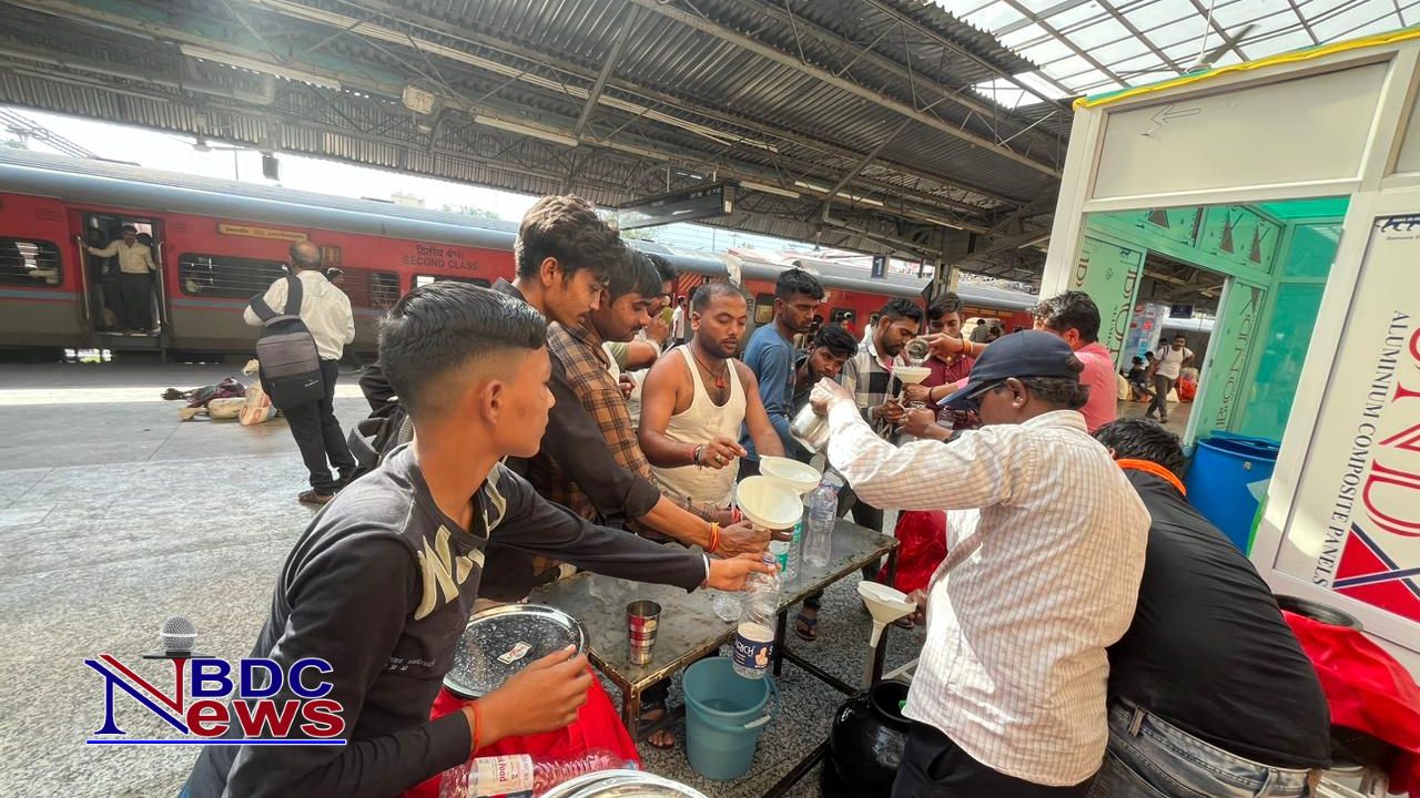 JSS:  ‘जल सेवा’ का विस्तार, भोपाल स्टेशन पर प्याऊ, हजारों यात्रियों तक सेवादारी पहुंचा रहे शीतल जल