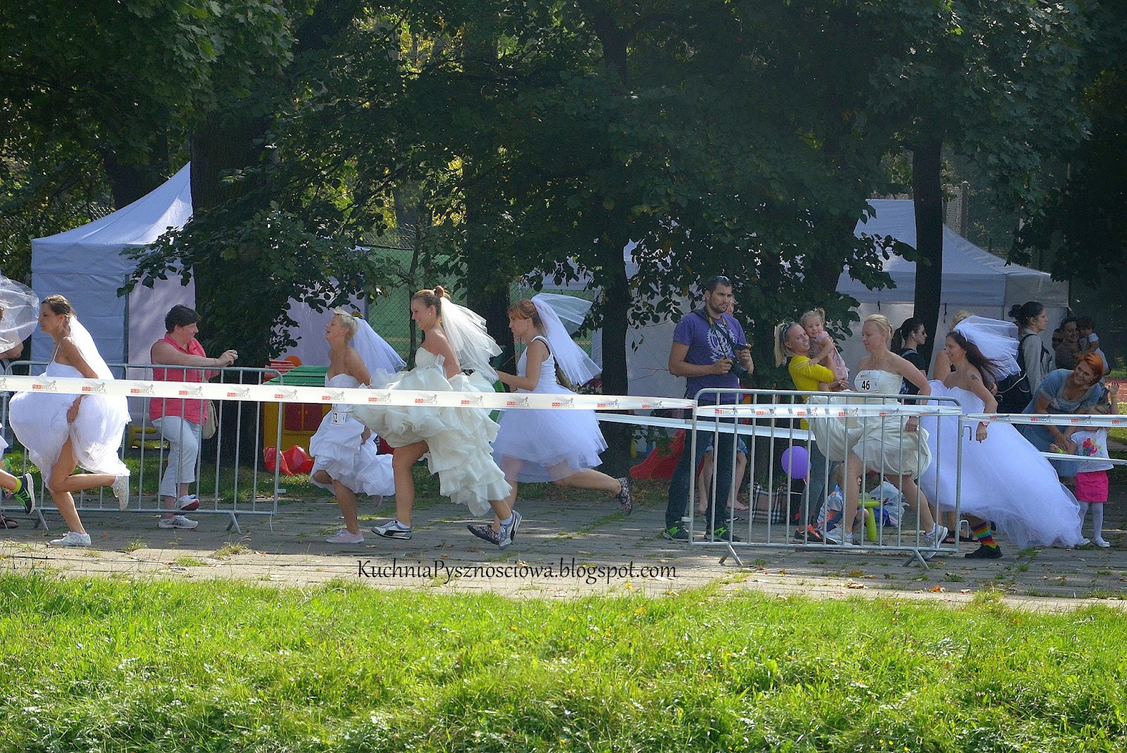 Zawijam kiecę i lecę, czyli Bieg W Sukniach Ślubnych