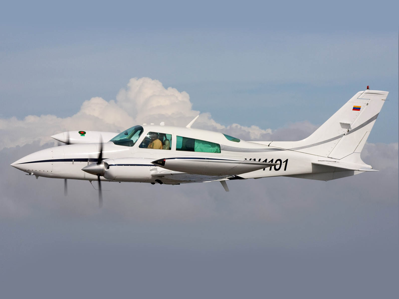 wallpapers: Cessna 310 Aircraft