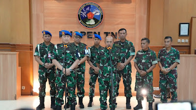 Tim SAR TNI Gabungan Berhasil Mengangkat Seluruh Korban Musibah Pesawat SAM Air di Puncak Pegunungan Papua