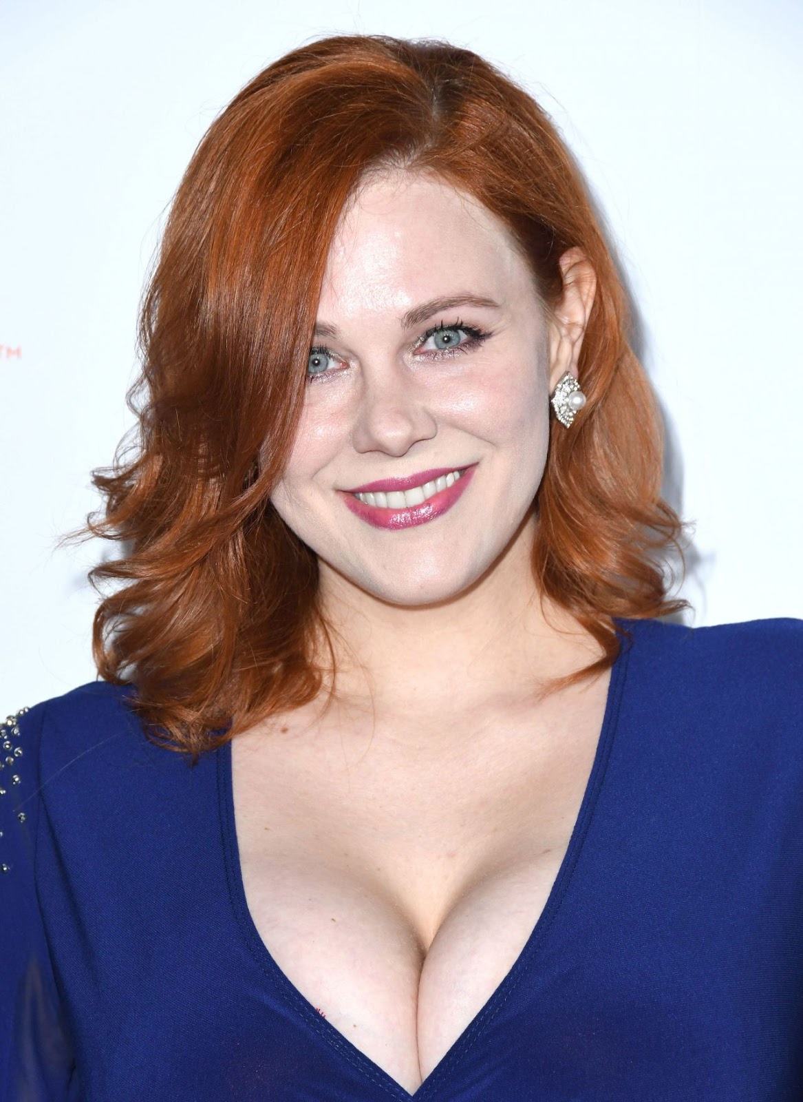 Maitland Ward red carpet dresses fashion photo