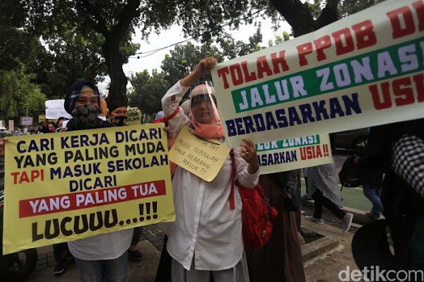 Aturan Usia PPDB Jakarta Bikin Anies Diserbu Massa Ortu Siswa