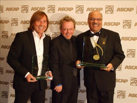 664801240-montaner-fonsi-alfanno-reciben-homenajes-especiales-premios-ascap-2009