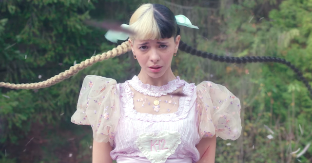 Melanie Martinez disponibiliza o filme do K-12 apenas para assinantes de streaming e lança clipe individual de "Show & Tell"