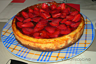 Cheesecake con carpaccio de fresas