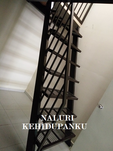 Naluri Kehidupanku Rumah Loteng  Stainless Steel