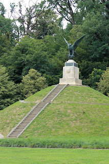 Mogila - Aleksandar Freundenreich, 1925. - Mladen Mikulin 1995.