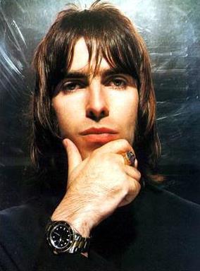 Foto de Liam Gallagher posando para fans