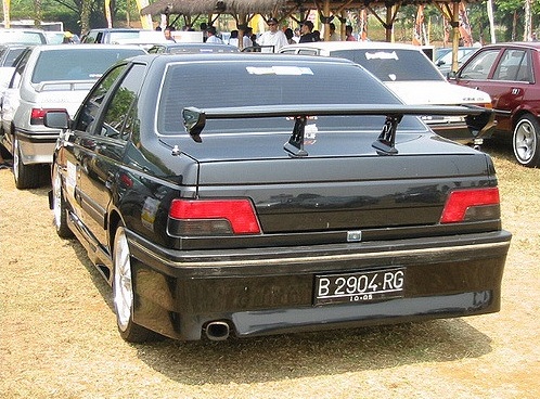 Kelebihan dan Kekurangan Mobil Peugeot 405