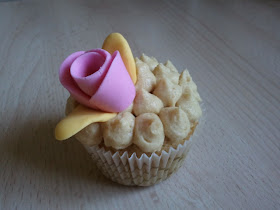 Cupcakes de vainilla con buttercream de vainilla