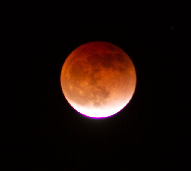 Exiting Lunar Eclipse, DSLR 300mm, 2 seconds (Source: Palmia Observatory)