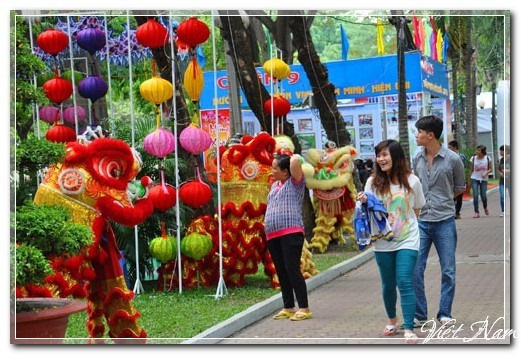 Hà Nội - Sài Gòn tất bật trước đêm giao thừa đón 2013