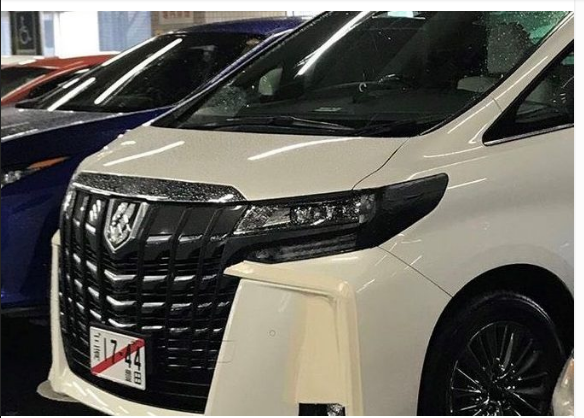 Toyota Alphard With Bumper and Different Lamps Stapled in Japan, New Model?