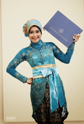 100023-Gambar Kebaya Muslim Modern Wisuda Terbaru 2015