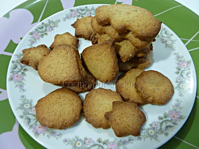 galletas de jengibre, cardamomo y nueces