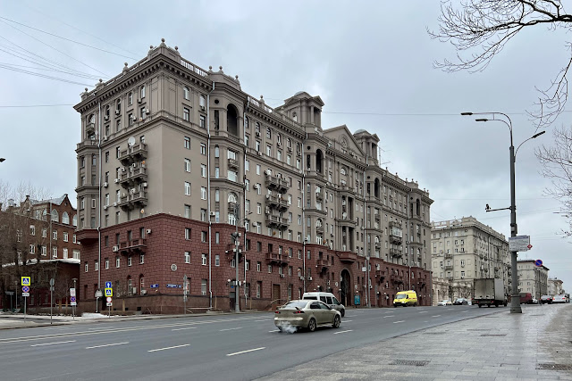 улица Земляной Вал, жилой дом 1949 года постройки – жилой дом работников Министерства государственной безопасности (МГБ) СССР
