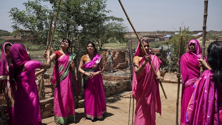 Gulabi Gang, Kelompok Wanita Pemburu Para Pemerkosa