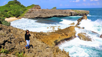 akcayatour, Pantai Batu Bengkung, Travel Jogja Malang, Travel Malang Jogja