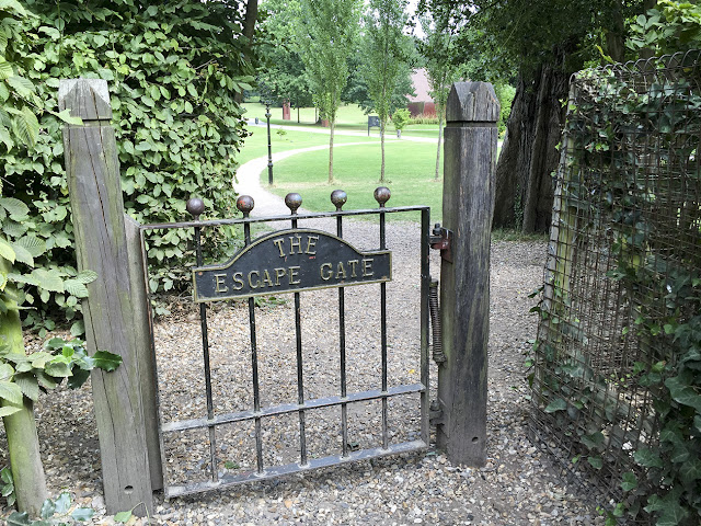 Crystal Palace Park Maze escape gate, 12 August 2016