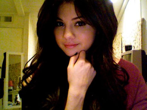 selena gomez 2010 hair