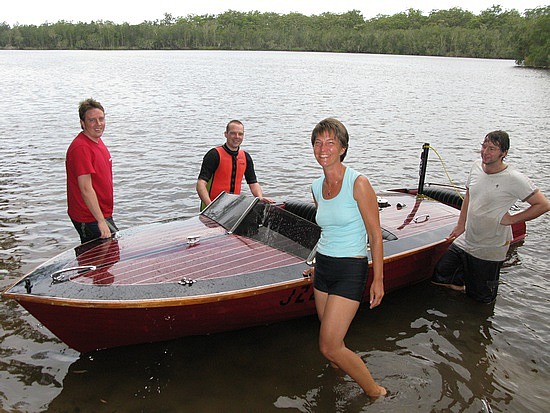 AUSSIE SKIBOATS: LEWIS BROS.