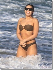 demi-lovato-bikini-0419-22-435x580