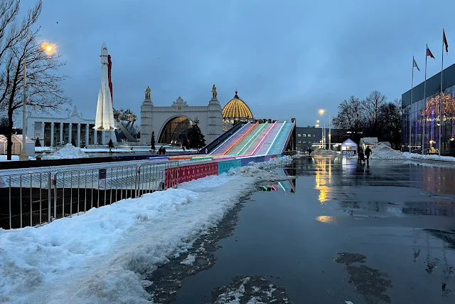 ВДНХ, площадь Промышленности