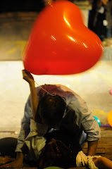 Performance "INTERAÇÕES MÚTUAS E ALGO DE ACASO EM ESPAÇO INCLINADO"
