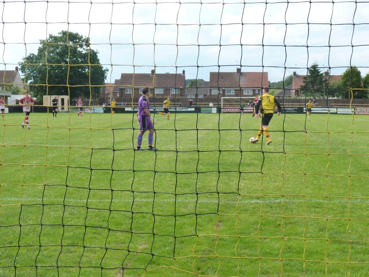 The Groundhopper: Hucknall Town 3 Lincoln City U19s 2