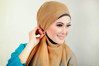  Cara Berjilbab Segi Empat  Modern nan Modis Cara  