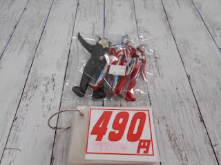 中古品　ウルトラマンフィギュアセット　４９０円