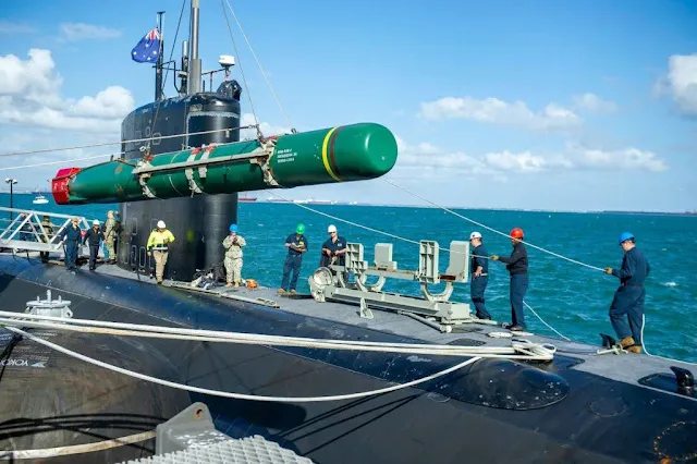 Australia-realiza-ejercicio-de-embarque-de-misil-en-submarinos-con-el-USS-Springfield