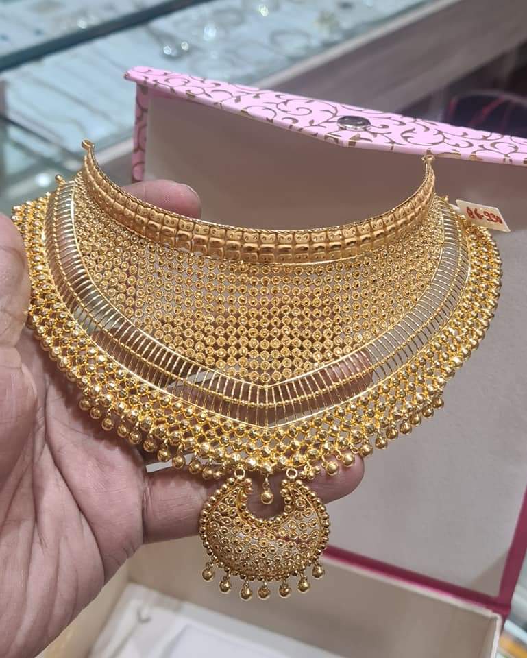 Latest Gold Choker Necklace Designs,gold choker designs, light weight gold choker, wedding choker designs, gold necklace,