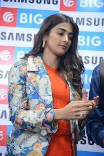 Actress Pooja Hegde Stills Launches Samsung S20 at BigC Mobiles