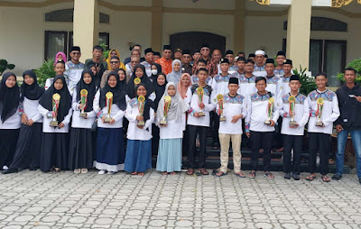 Raih Juara Umum Lomba Pawai Ta'aruf MTQH X Kepri, Wabup Karimun: Kita akan Berikan Bonus