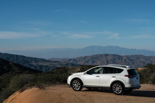 Rear 3/4 view of 2018 Toyota RAV4 Platinum