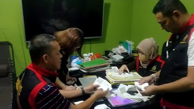 Penyidik Geledah Rumah Tersangka Baru Kasus Korupsi Dana Hibah Bawaslu Prabumulih